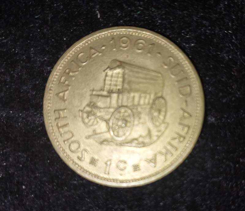 A COLLECTION OF 8 SOUTH AFRICAN 1 CENT COINS
