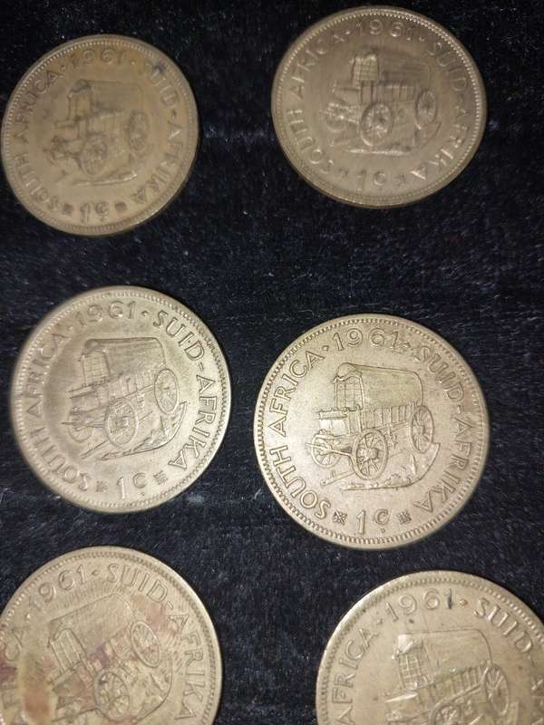 A COLLECTION OF 8 SOUTH AFRICAN 1 CENT COINS