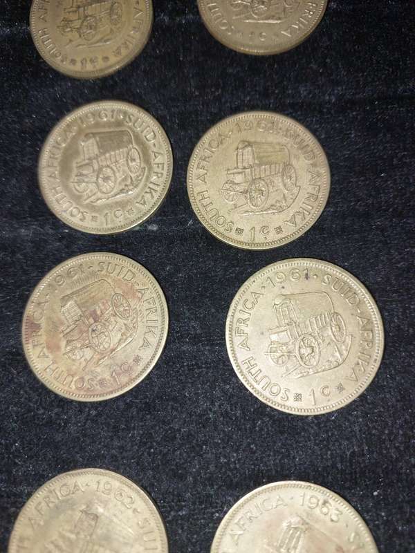 A COLLECTION OF 8 SOUTH AFRICAN 1 CENT COINS
