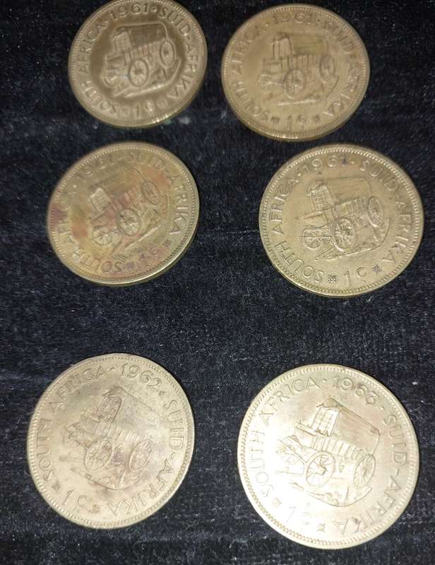 A COLLECTION OF 8 SOUTH AFRICAN 1 CENT COINS