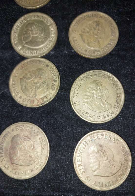 A COLLECTION OF 8 SOUTH AFRICAN 1 CENT COINS