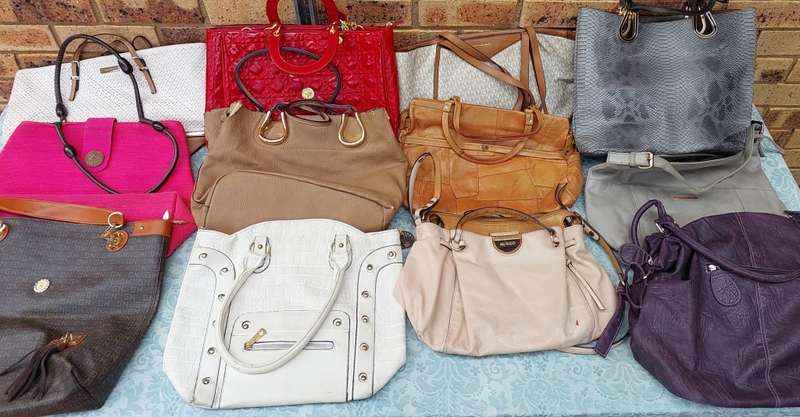 A VINTAGE JOB LOT DESIGNER WOMAN`S HANDBAGS