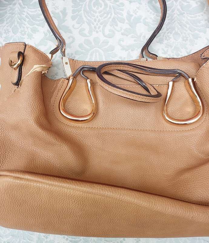 A VINTAGE JOB LOT DESIGNER WOMAN`S HANDBAGS