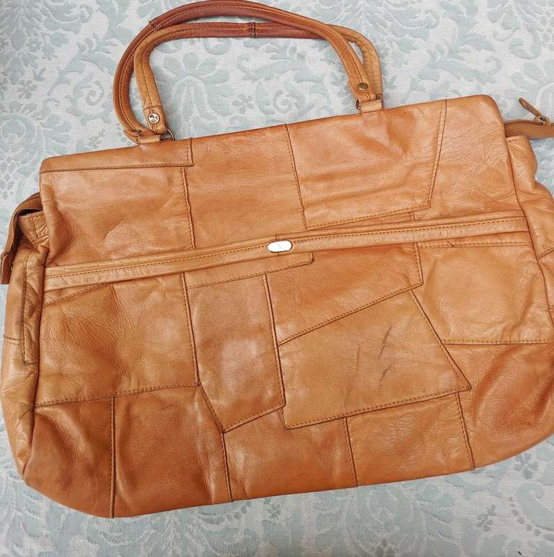 A VINTAGE JOB LOT DESIGNER WOMAN`S HANDBAGS