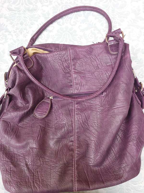 A VINTAGE JOB LOT DESIGNER WOMAN`S HANDBAGS