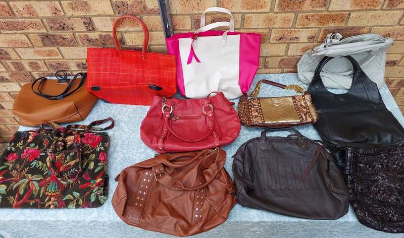 A VINTAGE JOB LOT DESIGNER FASHION LADYS TOTE HANDBAGS