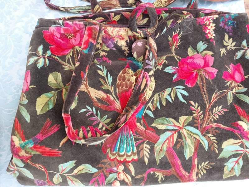A VINTAGE JOB LOT DESIGNER FASHION LADYS TOTE HANDBAGS