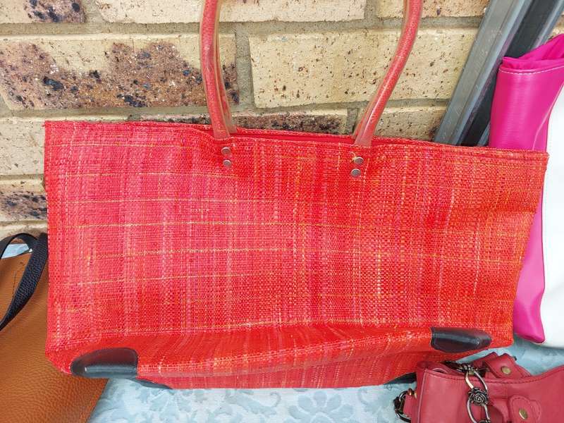 A VINTAGE JOB LOT DESIGNER FASHION LADYS TOTE HANDBAGS