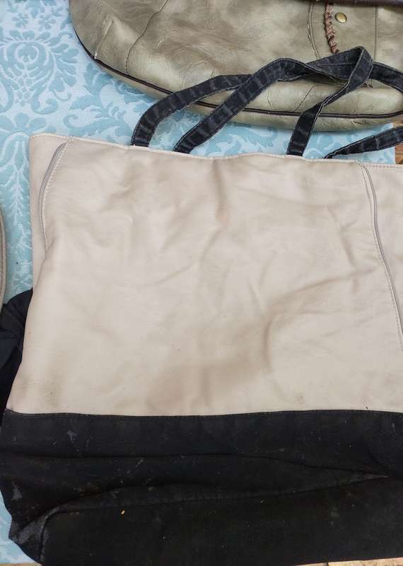 A VINTAGE JOB LOT DESIGNER COLLECTION WOMAN`S HANDBAGS