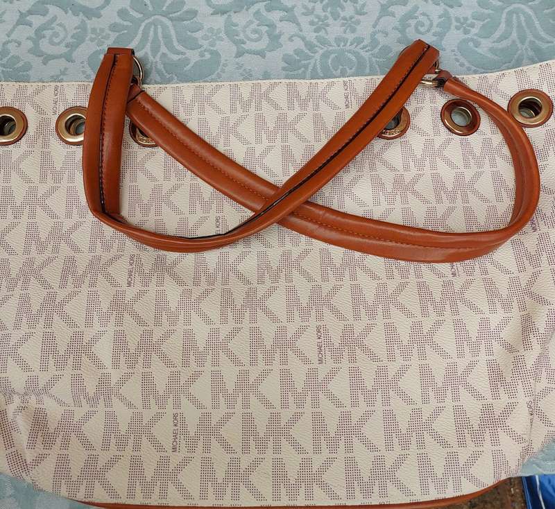 A VINTAGE JOB LOT DESIGNER COLLECTION WOMAN`S HANDBAGS