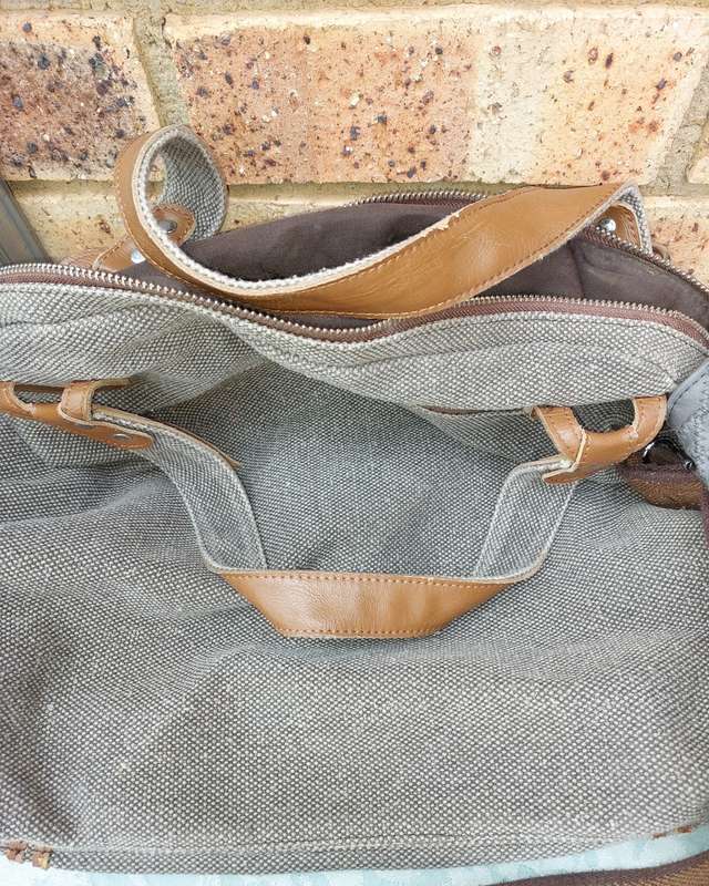A VINTAGE JOB LOT DESIGNER COLLECTION WOMAN`S HANDBAGS