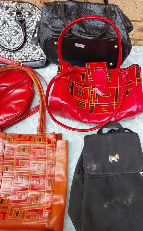 A JOB LOT DESIGNER FASHION LADY`S HANDBAGS