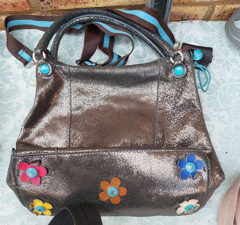 A COLLECTION OF KIPLING AND GABS HAND BAGS SOLD AS IS