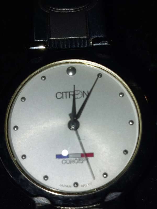 A COLLECTION OF FAMOUS BRANDED WOMANS WATCHES