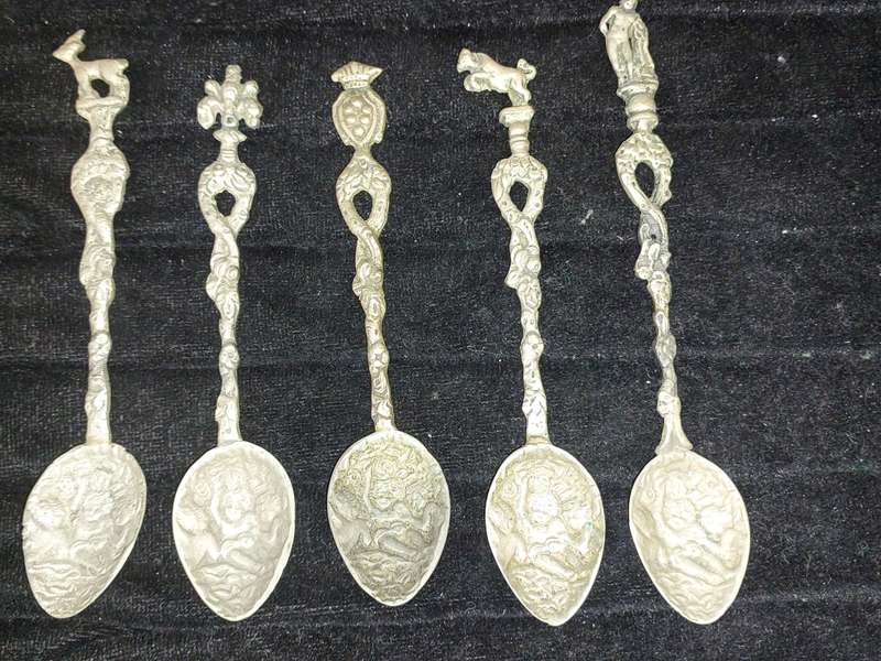 A COLLECTION OF 5 ITALIAN DEMATASSE FIGURAL SPOONS