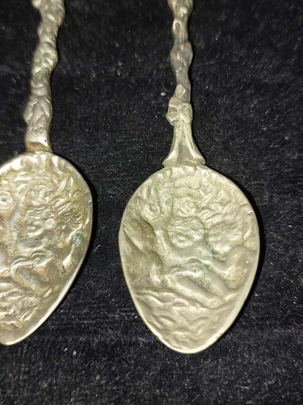 A COLLECTION OF 5 ITALIAN DEMATASSE FIGURAL SPOONS