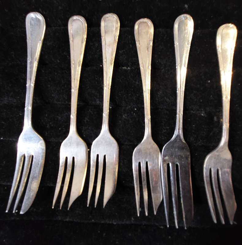 A VINTAGE SET OF 6 EPNS DESERT FORKS