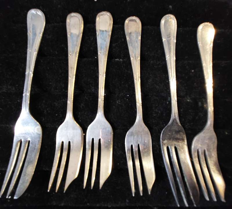 A VINTAGE SET OF 6 EPNS DESERT FORKS