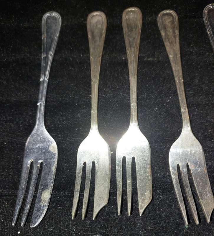 A VINTAGE SET OF 6 EPNS DESERT FORKS