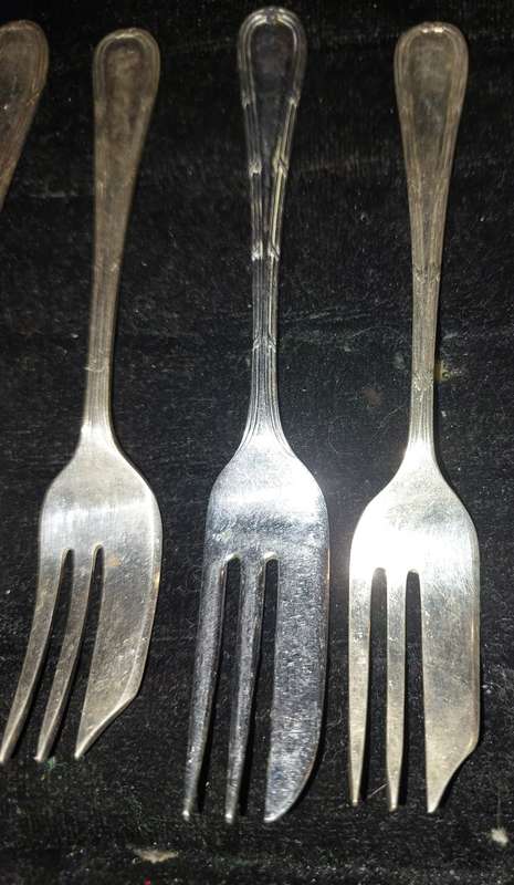 A VINTAGE SET OF 6 EPNS DESERT FORKS
