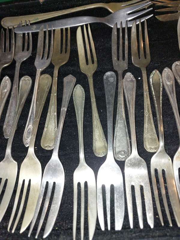 A BULK COLLECTION OF VINTAGE  DESERT FORKS