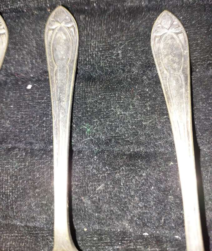 A VINTAGE SET TEASPOONS SOLD AS IS