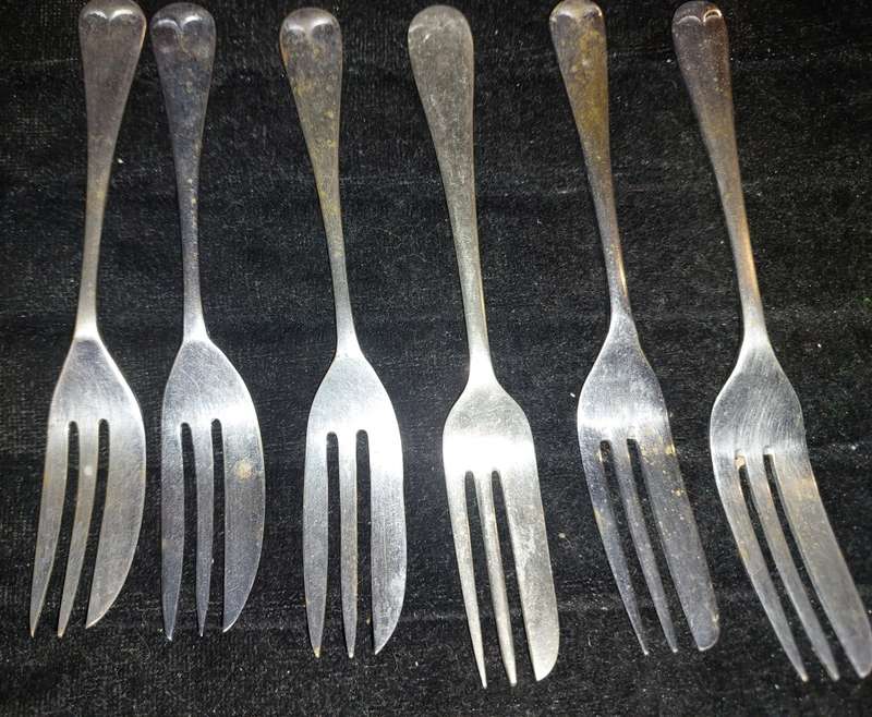 A COLLECTION OF 6 DESERT FORKS