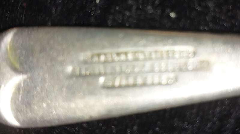 A MIXED VINTAGE COLLECTION OF EPNS TEASPOONS