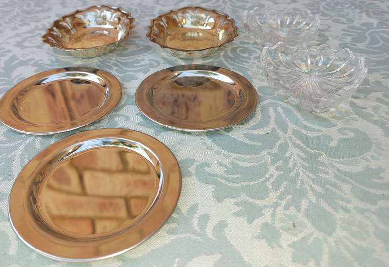 A VINTAGE COLLECTION FINGER FOOD SERVING TRAYS