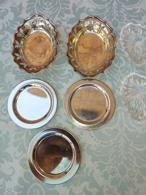 A VINTAGE COLLECTION FINGER FOOD SERVING TRAYS