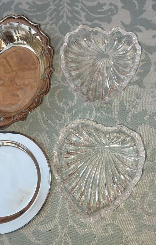 A VINTAGE COLLECTION FINGER FOOD SERVING TRAYS