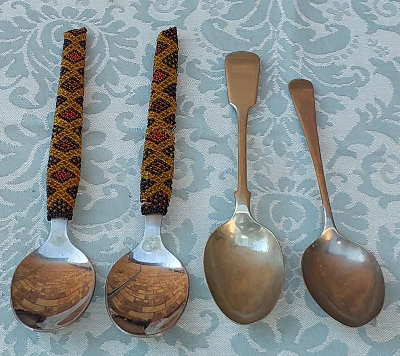 A MIXED JOBLOT CUTLERY SOLD AS IS