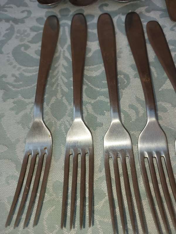 A COLLECTION JOB LOT OF 13-PIECE VINTAGE CUTLERY