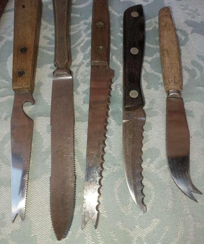 A VINTAGE COLLECTION OF KITCHENALIA CUTLERY