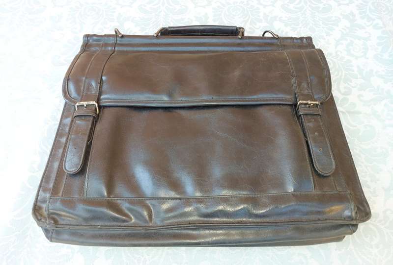 A GENUINE BLACK LEATHER EXECUTIVES BRIEF CASE