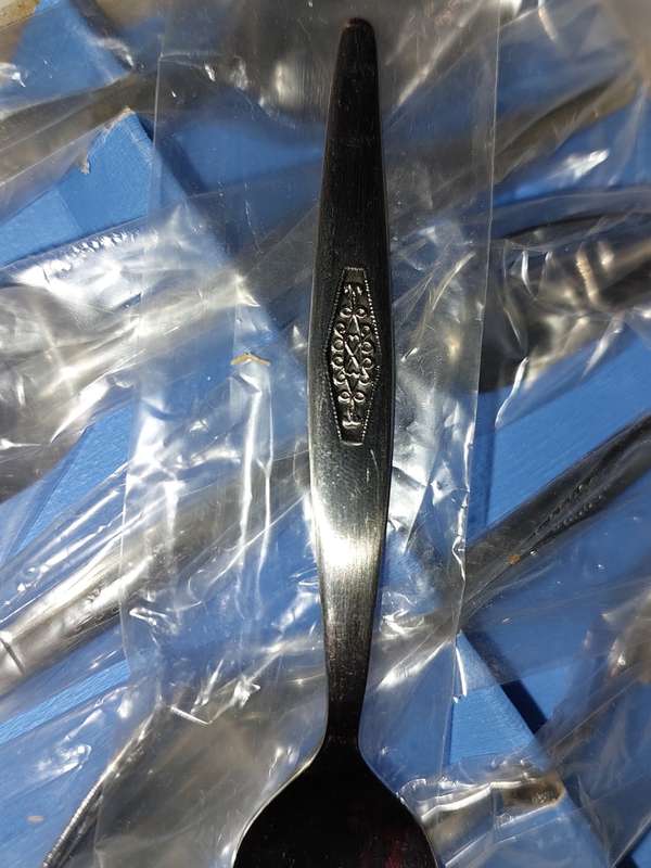 A SET OIF 6 TEASPOON IN MINT CONDITION STAINLESS STEEL