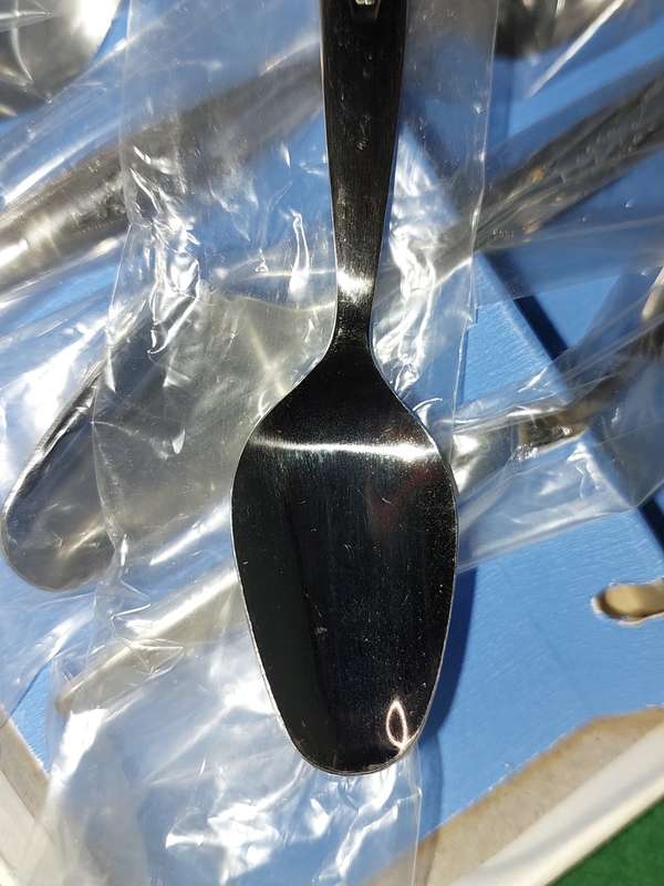 A SET OIF 6 TEASPOON IN MINT CONDITION STAINLESS STEEL