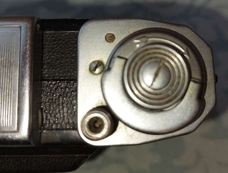 AN ANTIQUE ZEIS IKON CAMERA SOLD AS IS