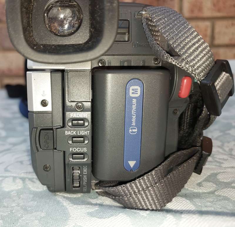 A SONY HANDYCAM  VISION 560X ZOOM O LUX NIGHT SHOT
