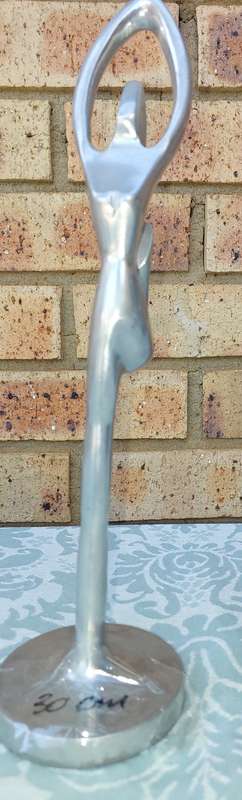 AN ART DECOR 30 CENTIMETRE BALLERINA STATUE ALUMINUM ALLOY