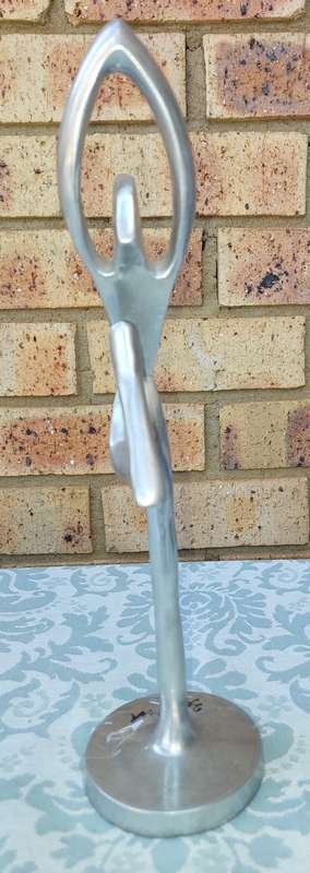 AN ART DECOR 30 CENTIMETRE BALLERINA STATUE ALUMINUM ALLOY