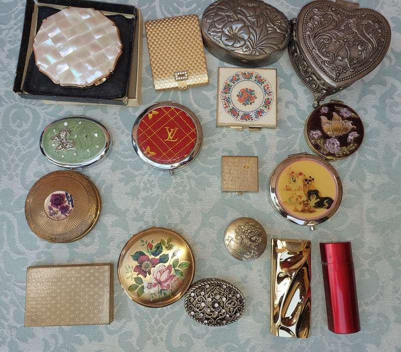 A VINTAGE COLLECTION COMPACTS AND JEWELRY BOXES