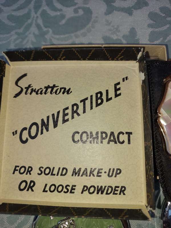 A VINTAGE COLLECTION COMPACTS AND JEWELRY BOXES
