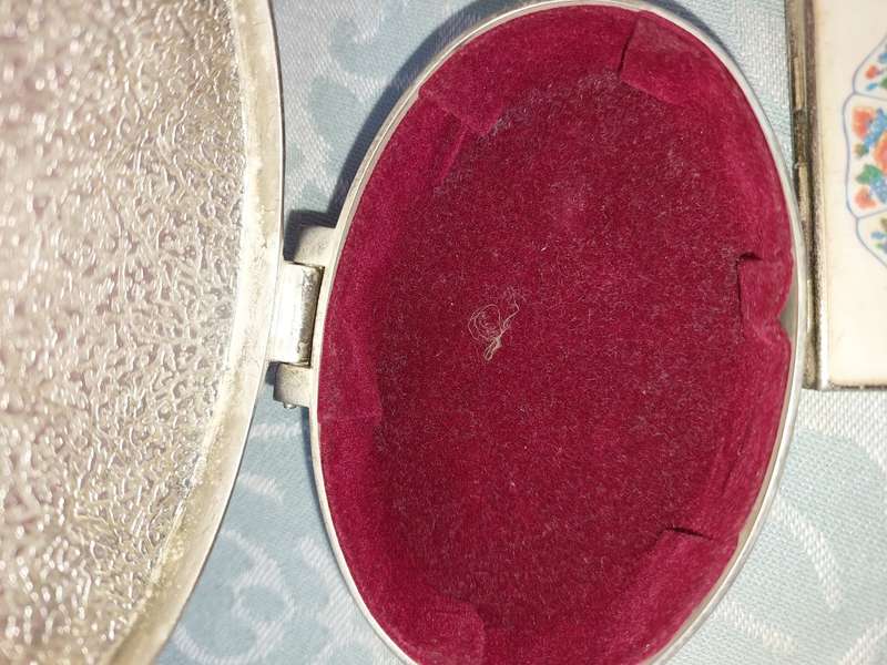 A VINTAGE COLLECTION COMPACTS AND JEWELRY BOXES