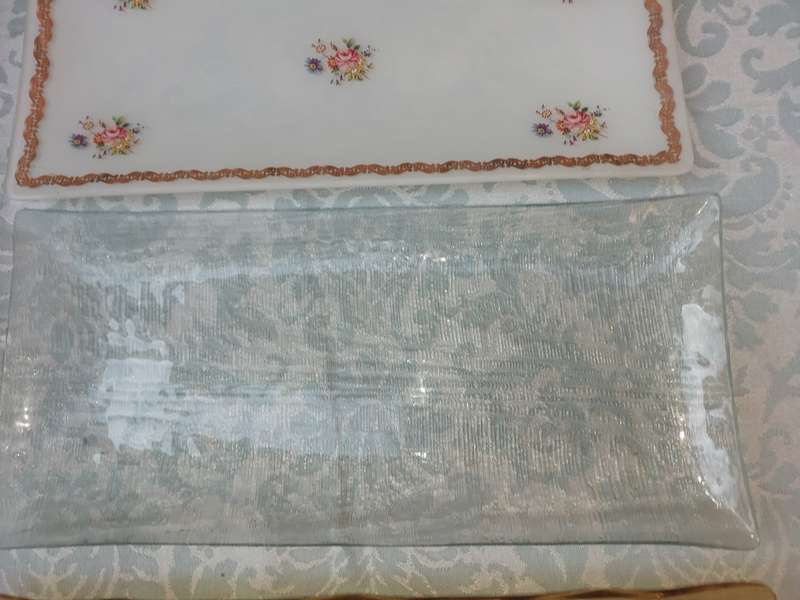 A MIXED COLLECTION RECTANGULAR SERVING PLATTERS