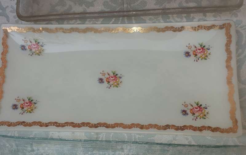 A MIXED COLLECTION RECTANGULAR SERVING PLATTERS
