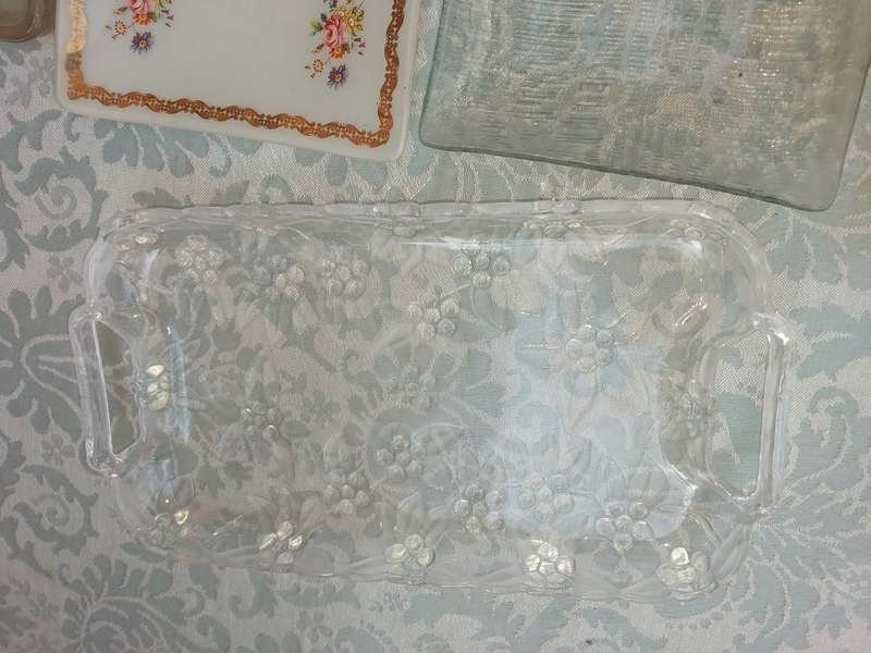 A MIXED COLLECTION RECTANGULAR SERVING PLATTERS