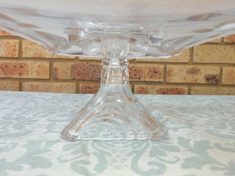 A BEAUTIFULL FROSTED GLASS SERVING PLATTER