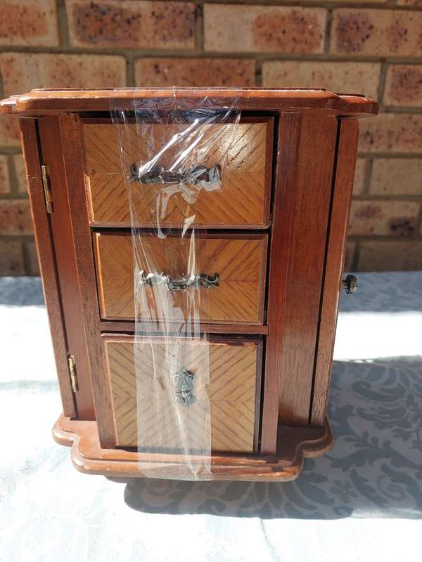 AN ELEGANT WOODEN JEWELRY BOX STAND ON A SWIVEL BASE AND DRAWERS SOLD AS