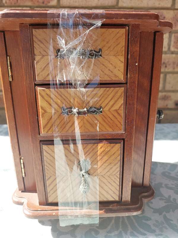 AN ELEGANT WOODEN JEWELRY BOX STAND ON A SWIVEL BASE AND DRAWERS SOLD AS